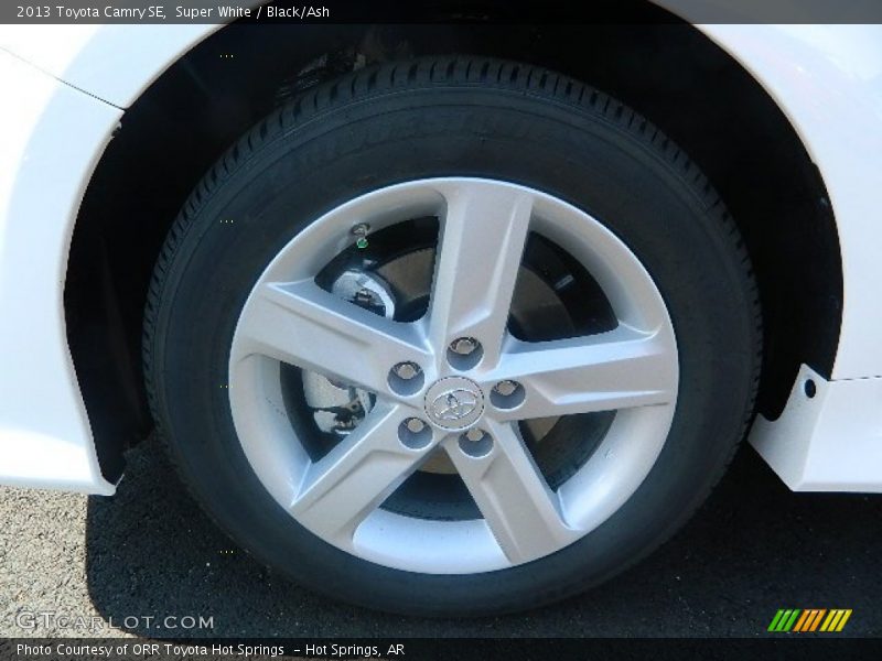 Super White / Black/Ash 2013 Toyota Camry SE
