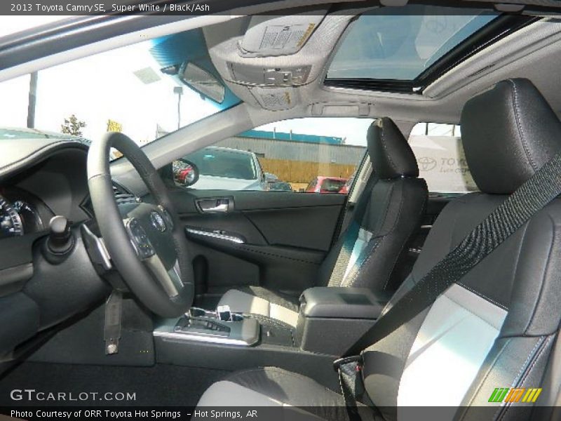 Super White / Black/Ash 2013 Toyota Camry SE