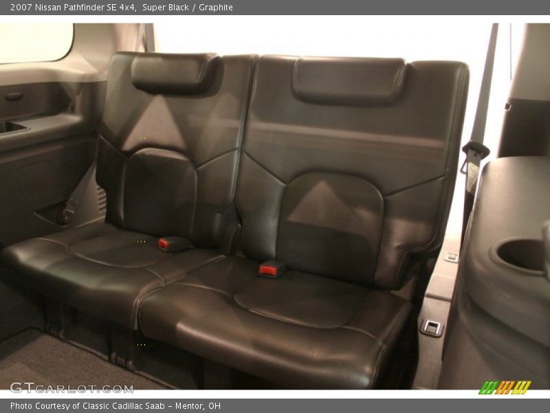 Rear Seat of 2007 Pathfinder SE 4x4