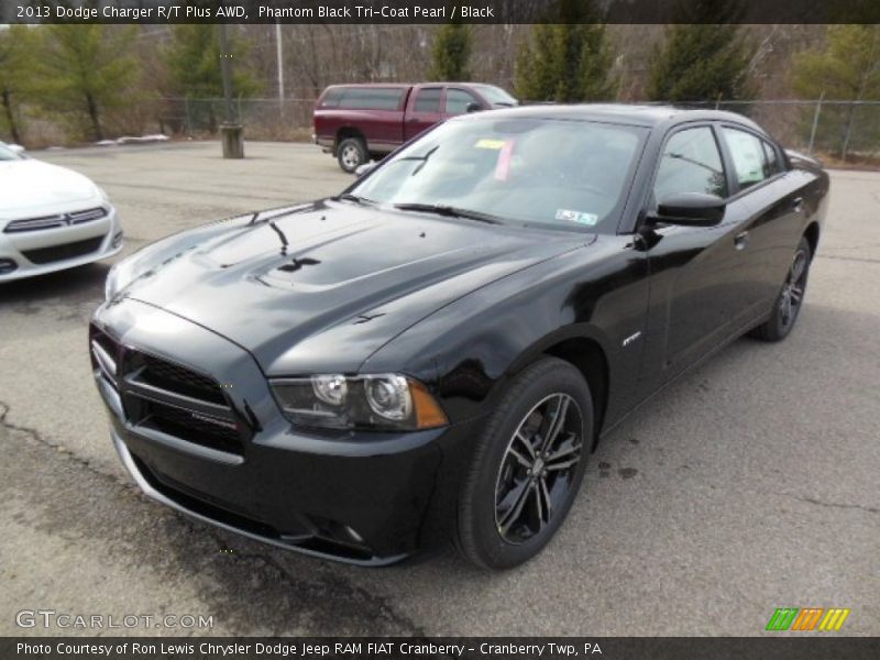 Front 3/4 View of 2013 Charger R/T Plus AWD