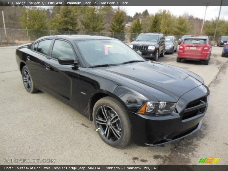 Front 3/4 View of 2013 Charger R/T Plus AWD