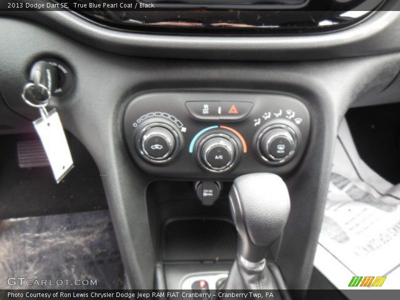 True Blue Pearl Coat / Black 2013 Dodge Dart SE