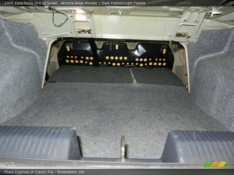 Arizona Beige Metallic / Dark Pebble/Light Pebble 2005 Ford Focus ZX4 SE Sedan