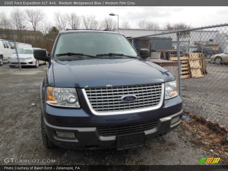 Medium Wedgewood Blue / Medium Flint Grey 2005 Ford Expedition XLT 4x4