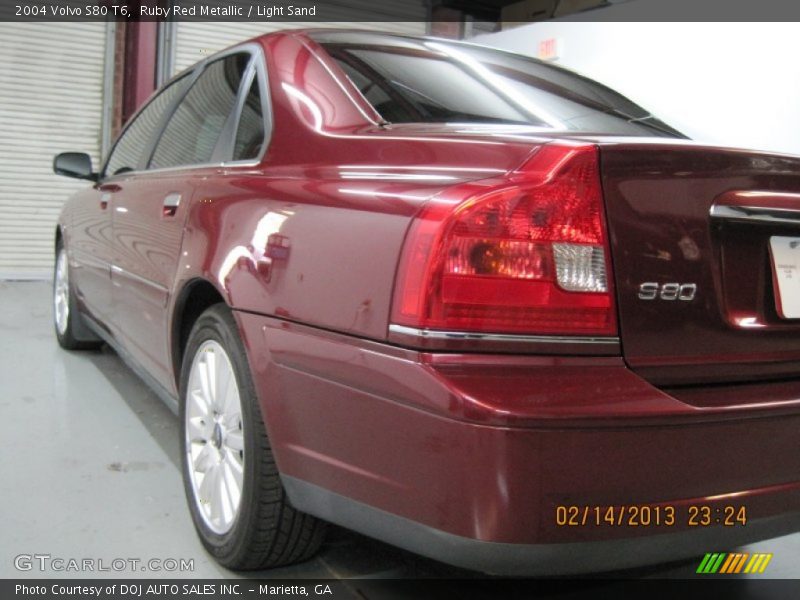 Ruby Red Metallic / Light Sand 2004 Volvo S80 T6