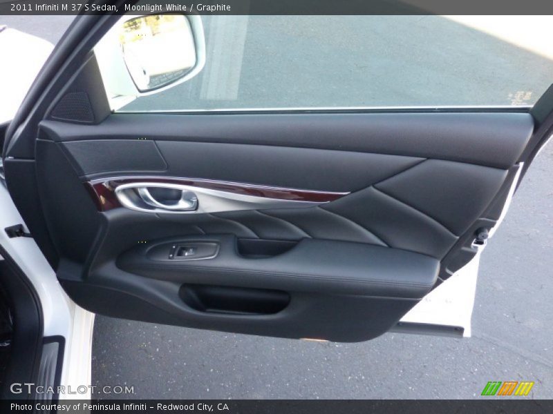 Moonlight White / Graphite 2011 Infiniti M 37 S Sedan