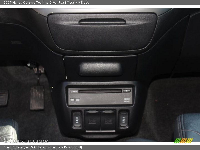 Silver Pearl Metallic / Black 2007 Honda Odyssey Touring