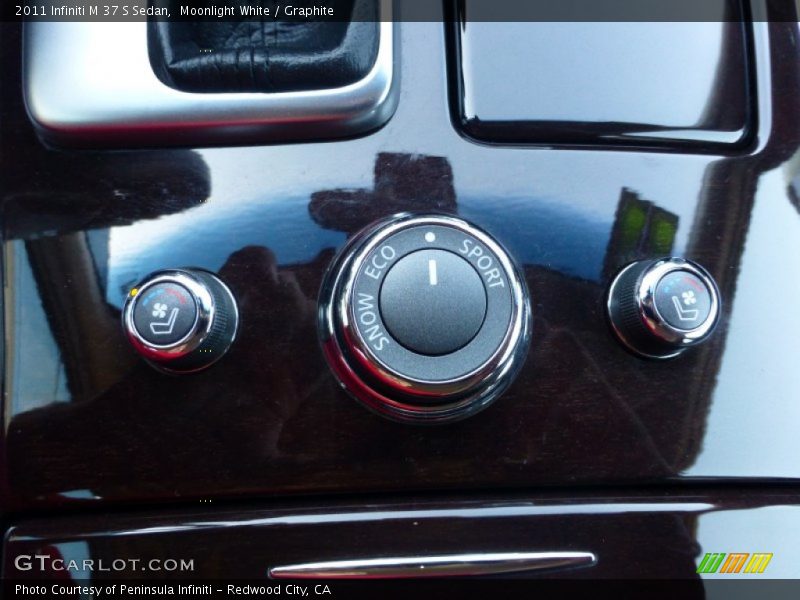 Moonlight White / Graphite 2011 Infiniti M 37 S Sedan