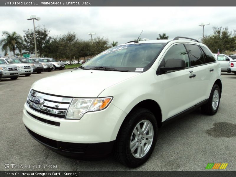 Front 3/4 View of 2010 Edge SE