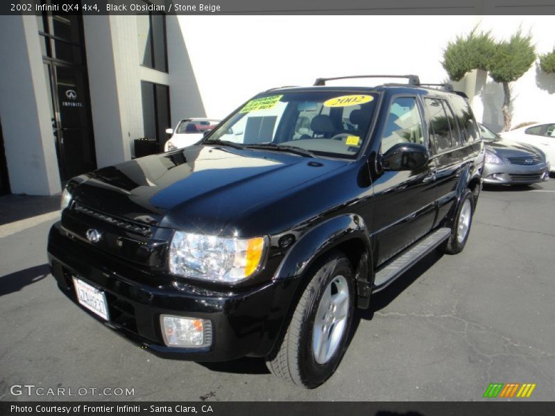 Front 3/4 View of 2002 QX4 4x4