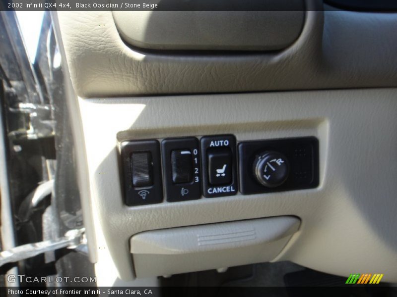 Black Obsidian / Stone Beige 2002 Infiniti QX4 4x4