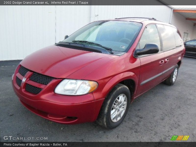 Front 3/4 View of 2002 Grand Caravan eL