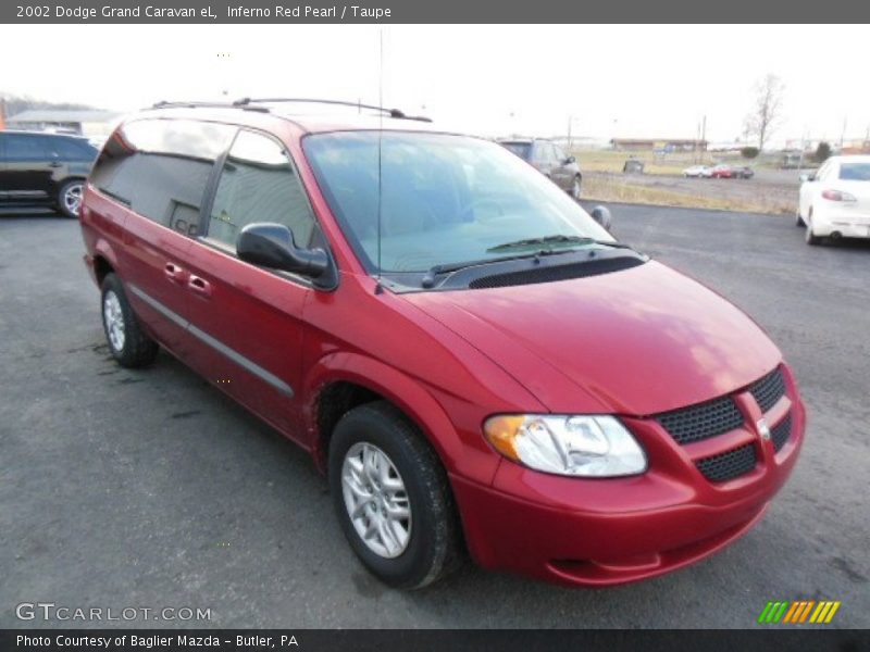 Front 3/4 View of 2002 Grand Caravan eL