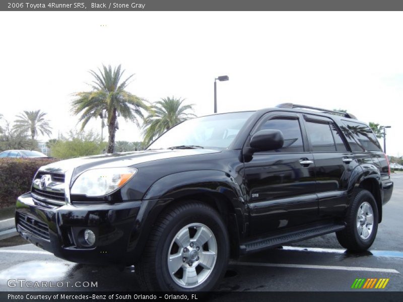 Front 3/4 View of 2006 4Runner SR5