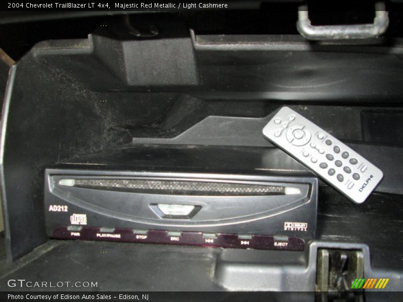 Majestic Red Metallic / Light Cashmere 2004 Chevrolet TrailBlazer LT 4x4