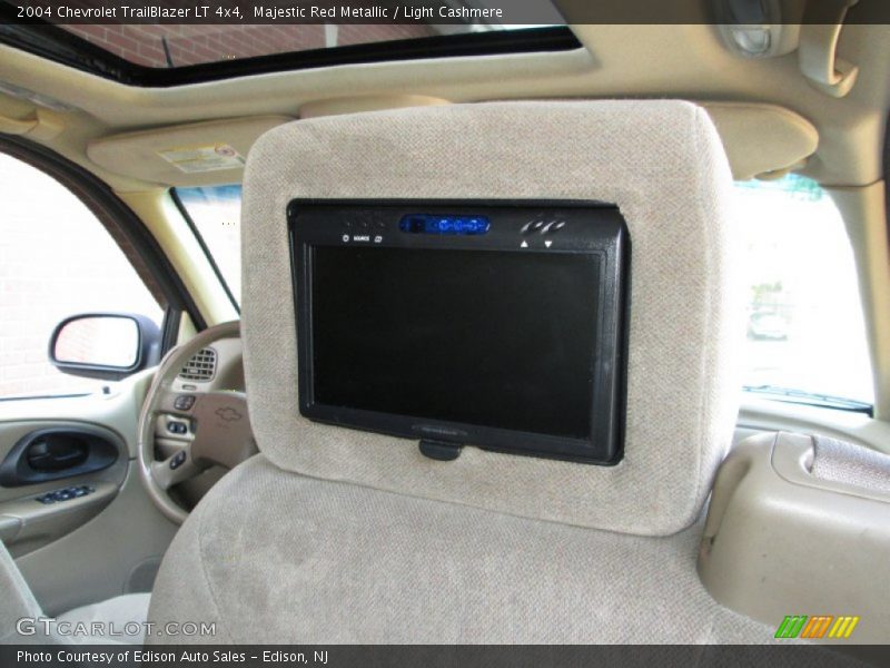 Majestic Red Metallic / Light Cashmere 2004 Chevrolet TrailBlazer LT 4x4