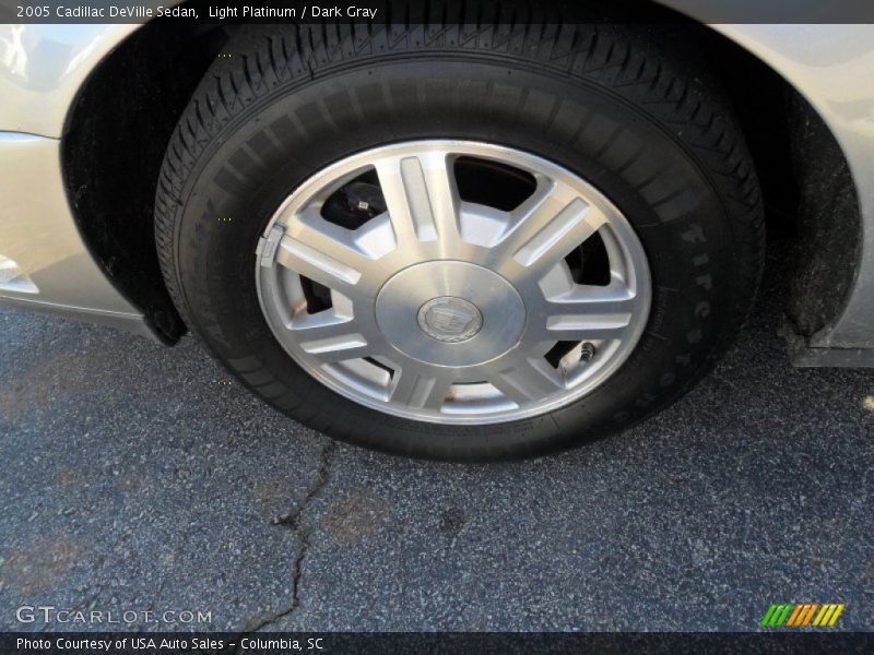 Light Platinum / Dark Gray 2005 Cadillac DeVille Sedan
