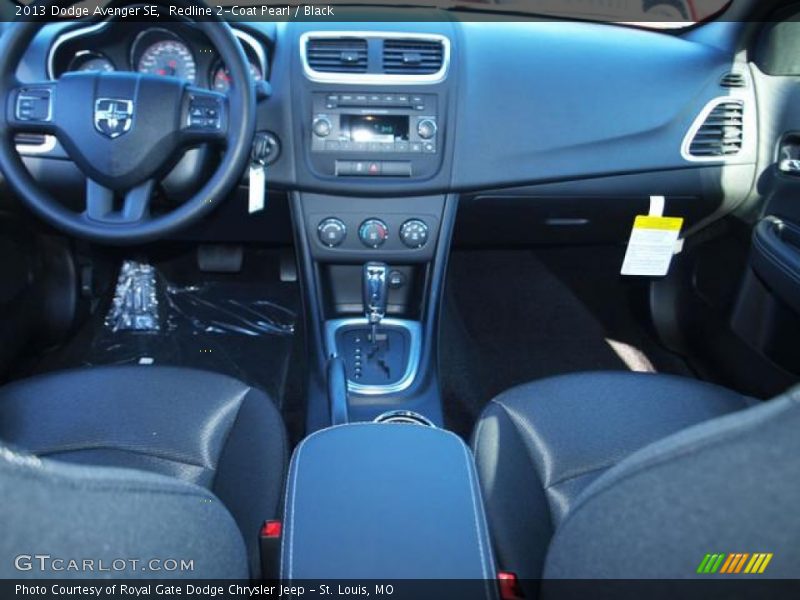 Redline 2-Coat Pearl / Black 2013 Dodge Avenger SE