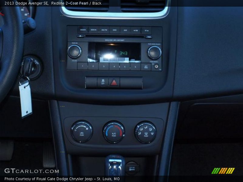 Redline 2-Coat Pearl / Black 2013 Dodge Avenger SE