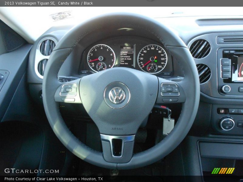 Candy White / Black 2013 Volkswagen Tiguan SE