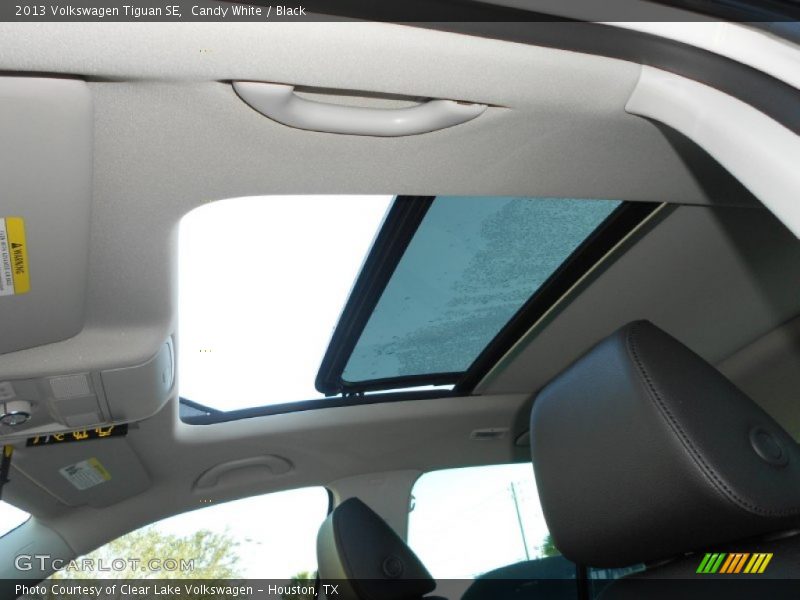 Candy White / Black 2013 Volkswagen Tiguan SE