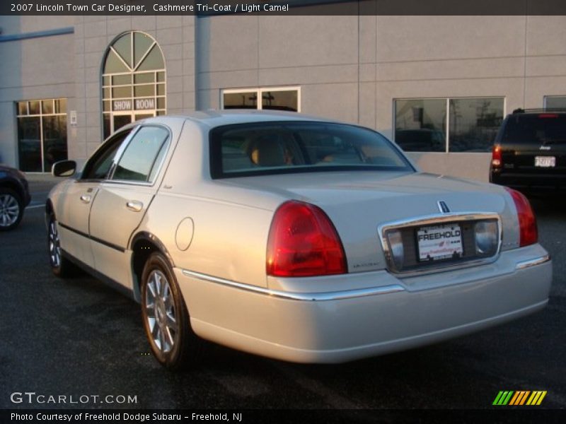 Cashmere Tri-Coat / Light Camel 2007 Lincoln Town Car Designer