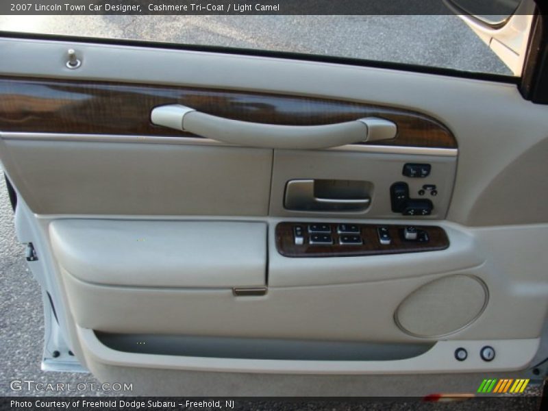 Cashmere Tri-Coat / Light Camel 2007 Lincoln Town Car Designer