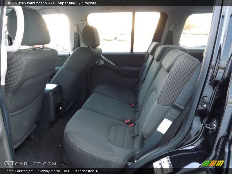 Rear Seat of 2007 Pathfinder S 4x4