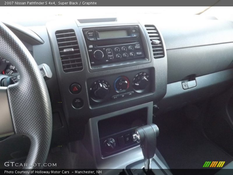 Controls of 2007 Pathfinder S 4x4