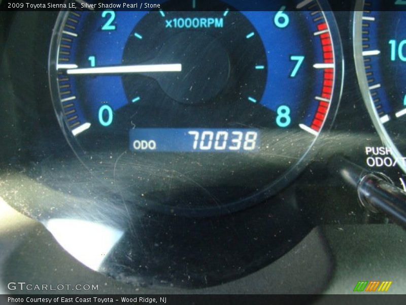 Silver Shadow Pearl / Stone 2009 Toyota Sienna LE