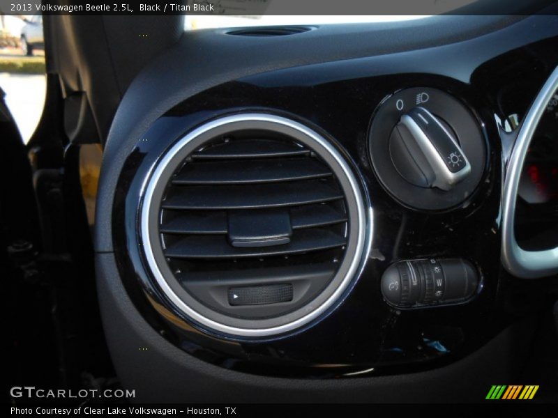 Black / Titan Black 2013 Volkswagen Beetle 2.5L