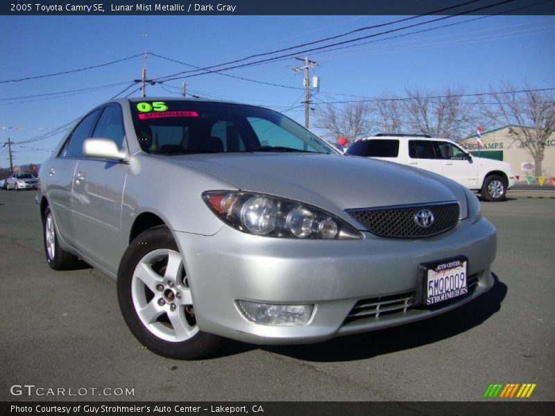 Front 3/4 View of 2005 Camry SE