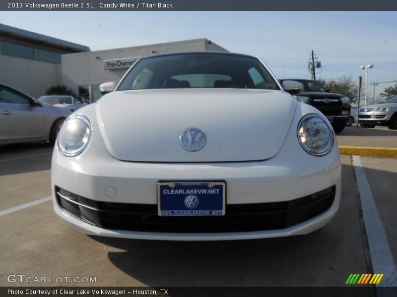 Candy White / Titan Black 2013 Volkswagen Beetle 2.5L