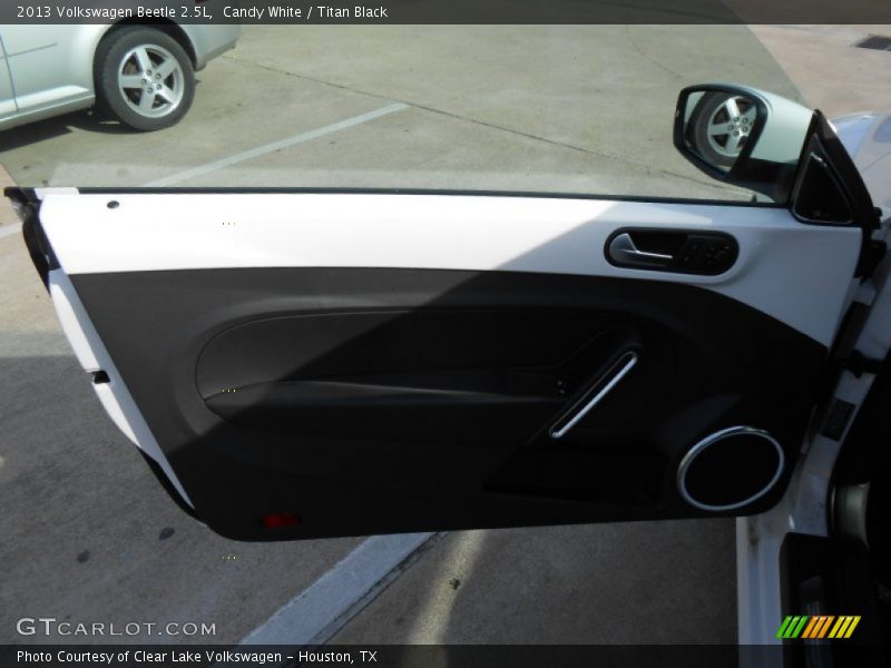 Candy White / Titan Black 2013 Volkswagen Beetle 2.5L