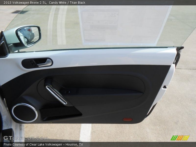 Candy White / Titan Black 2013 Volkswagen Beetle 2.5L