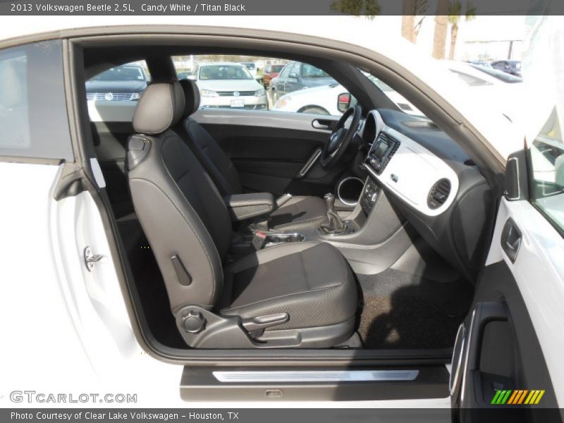 Candy White / Titan Black 2013 Volkswagen Beetle 2.5L
