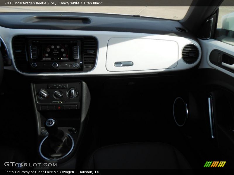 Candy White / Titan Black 2013 Volkswagen Beetle 2.5L