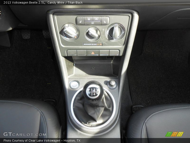Candy White / Titan Black 2013 Volkswagen Beetle 2.5L