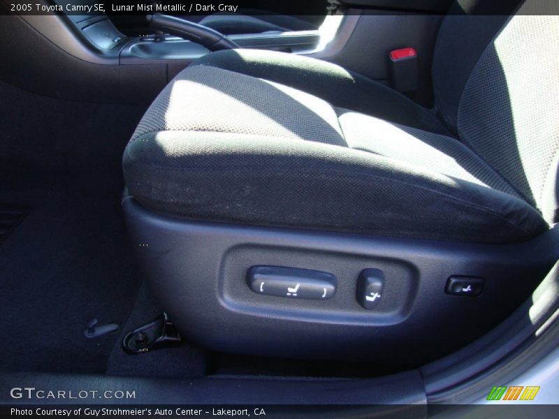 Lunar Mist Metallic / Dark Gray 2005 Toyota Camry SE