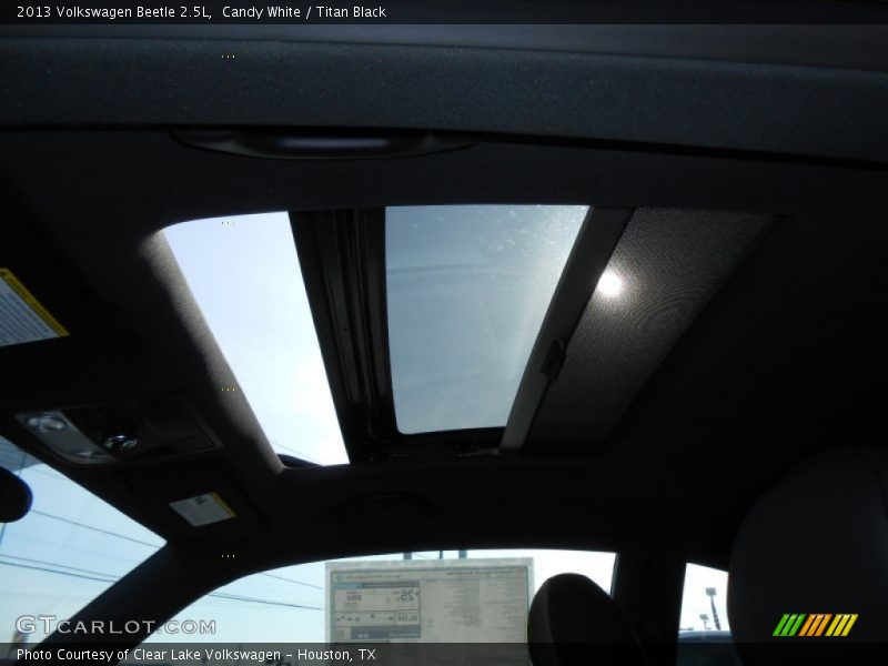 Candy White / Titan Black 2013 Volkswagen Beetle 2.5L