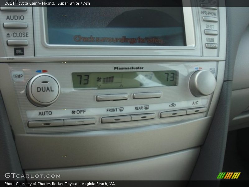 Controls of 2011 Camry Hybrid
