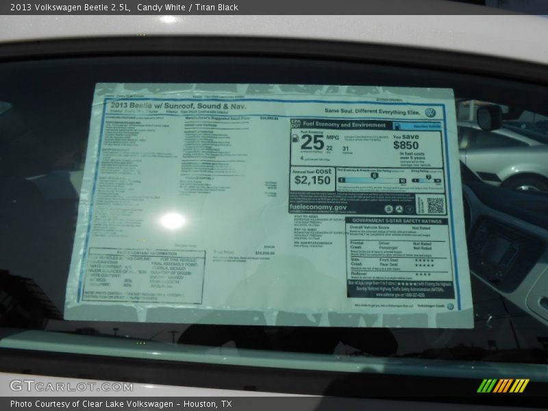 Candy White / Titan Black 2013 Volkswagen Beetle 2.5L