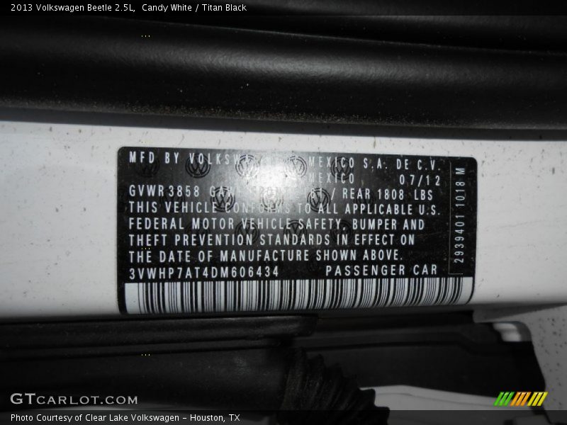 Candy White / Titan Black 2013 Volkswagen Beetle 2.5L