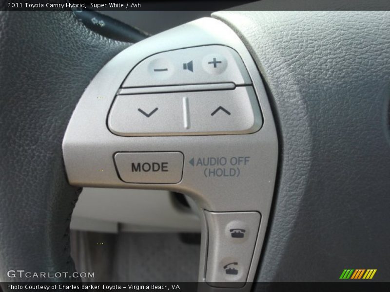 Controls of 2011 Camry Hybrid