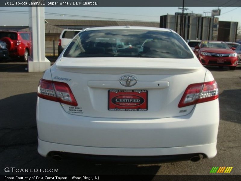 Super White / Dark Charcoal 2011 Toyota Camry SE