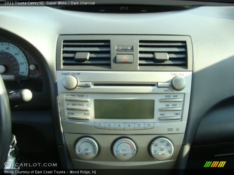 Super White / Dark Charcoal 2011 Toyota Camry SE