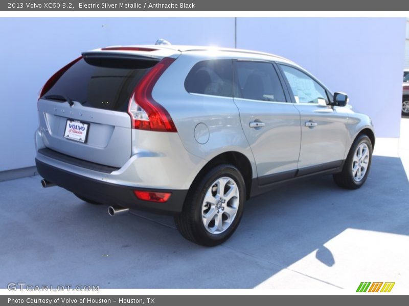 Electric Silver Metallic / Anthracite Black 2013 Volvo XC60 3.2