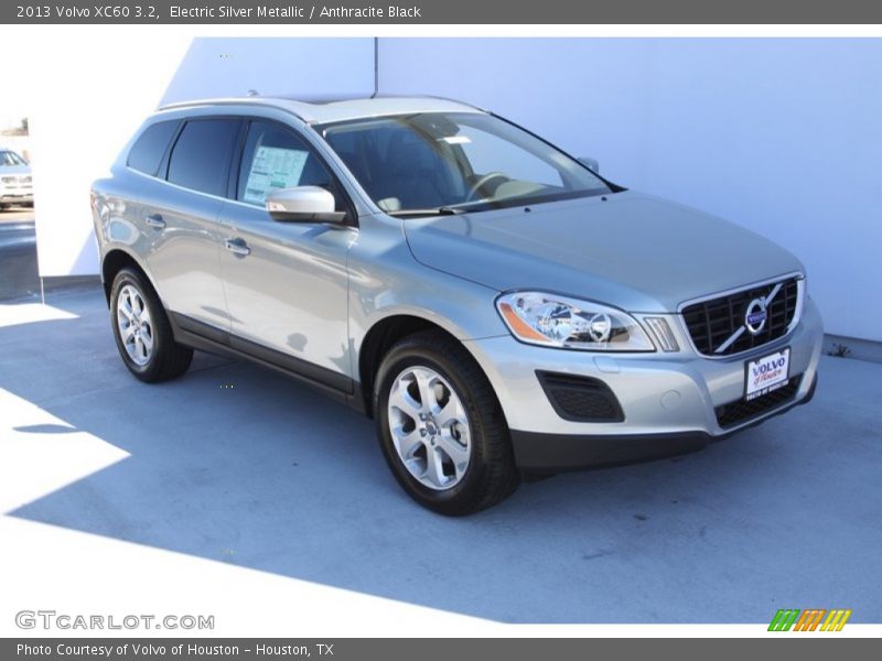 Electric Silver Metallic / Anthracite Black 2013 Volvo XC60 3.2