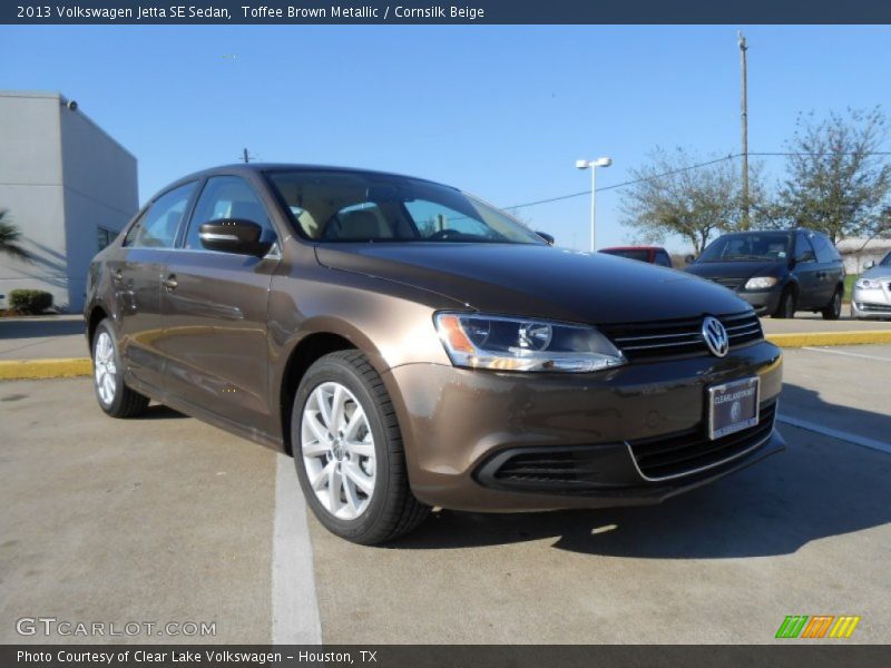 Front 3/4 View of 2013 Jetta SE Sedan