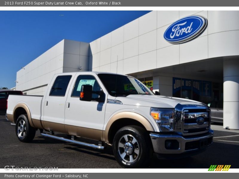 Front 3/4 View of 2013 F250 Super Duty Lariat Crew Cab